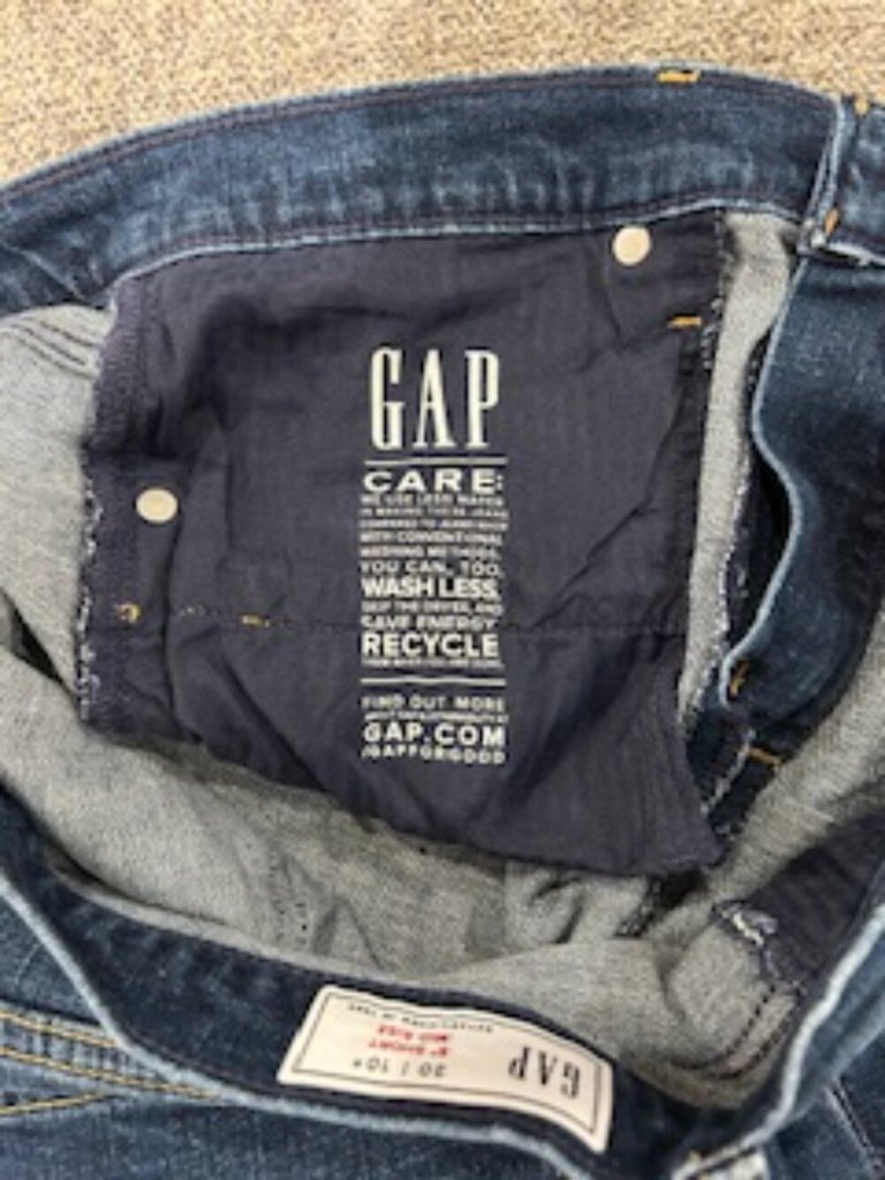 Women's Classic Gap Denim Shorts, Size 10 - Picture 8 of 9